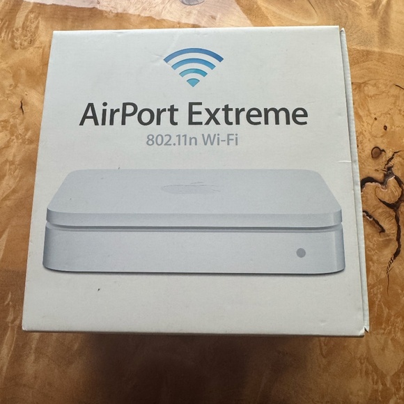 Apple Airport Extreme Wifi Extender - Picture 1 of 7